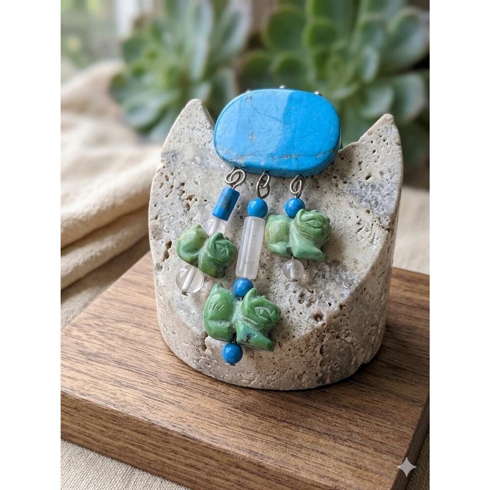 Vintage Zuni Style Carved Stone Cat Fetish Brooch Turquoise and Quartz